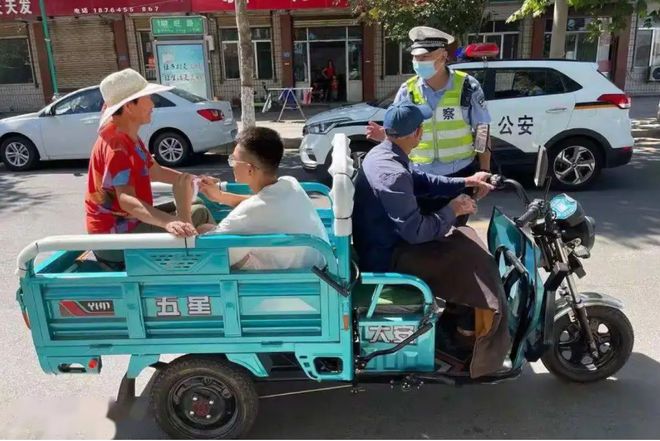 路口三轮监控车图片_路口监控三轮车_监控下电动三轮车被偷能追回吗