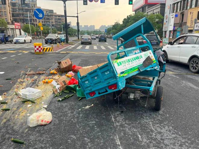 路口三轮监控车图片_监控下电动三轮车被偷能追回吗_路口监控三轮车